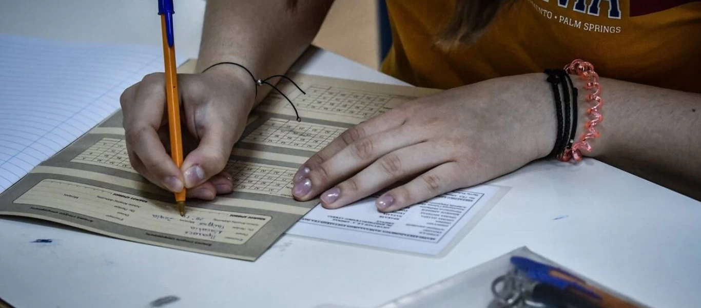 Πανελλαδικές 2020: Διπλή τάση στις βάσεις - Τι δείχνουν τα στοιχεία από τα βαθμολογικά κέντρα